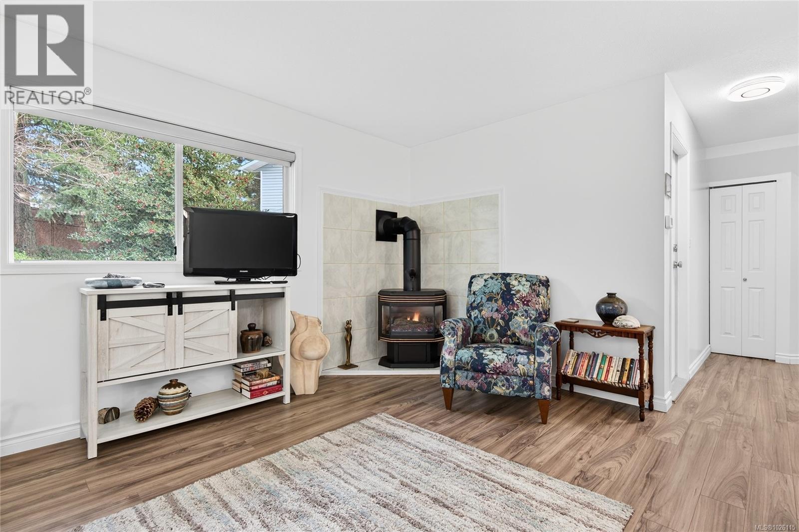 #8 2200 MANOR DR - 7