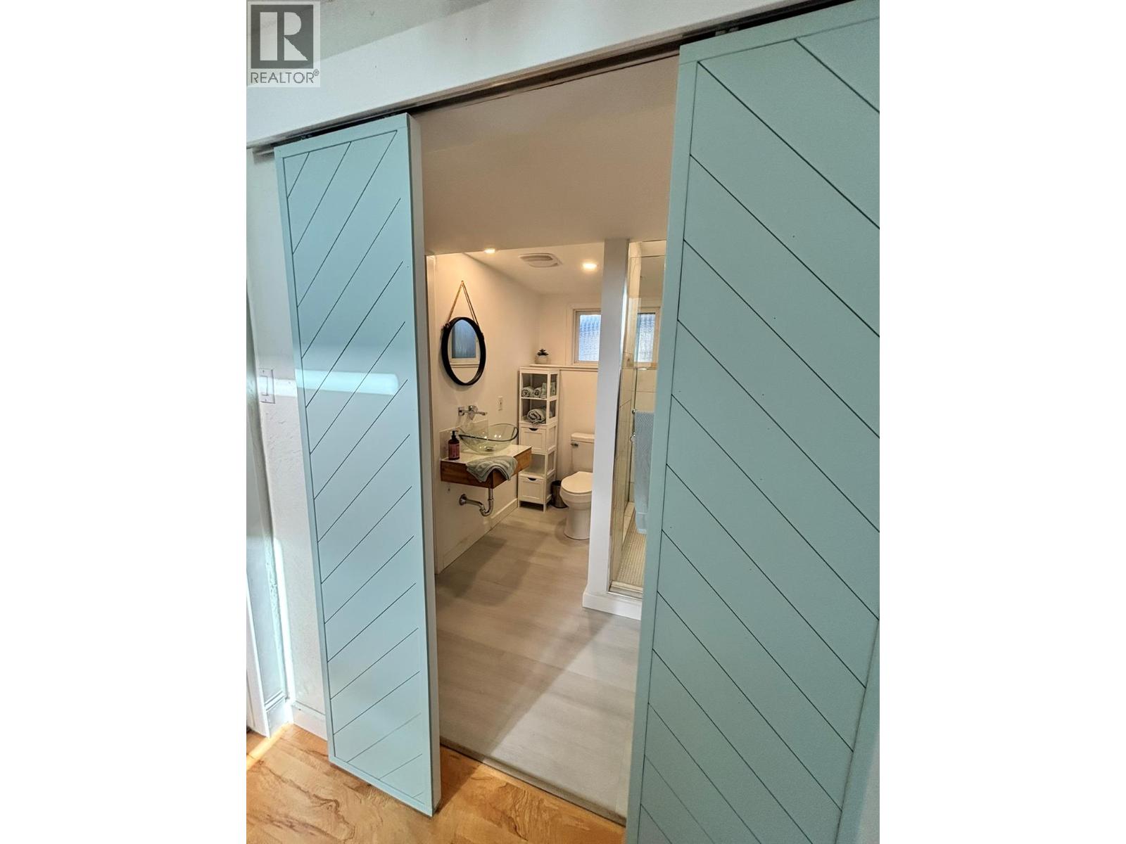  488 Stanley Crescent, Kelowna