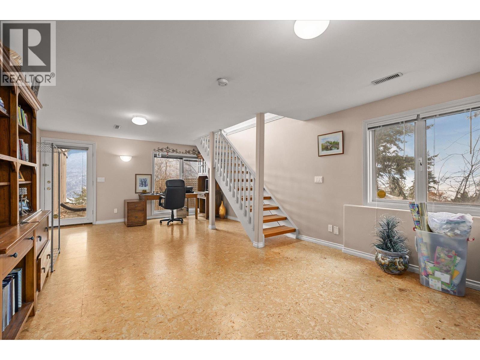  1116 Lynn Court, Kelowna