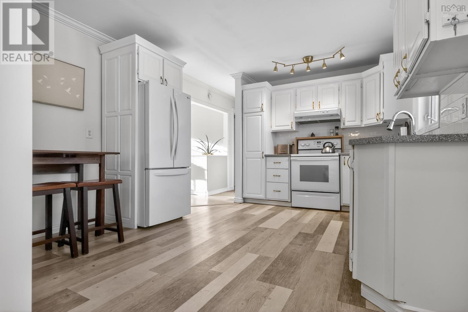 Property 10 of 49 of 27 Glory Avenue