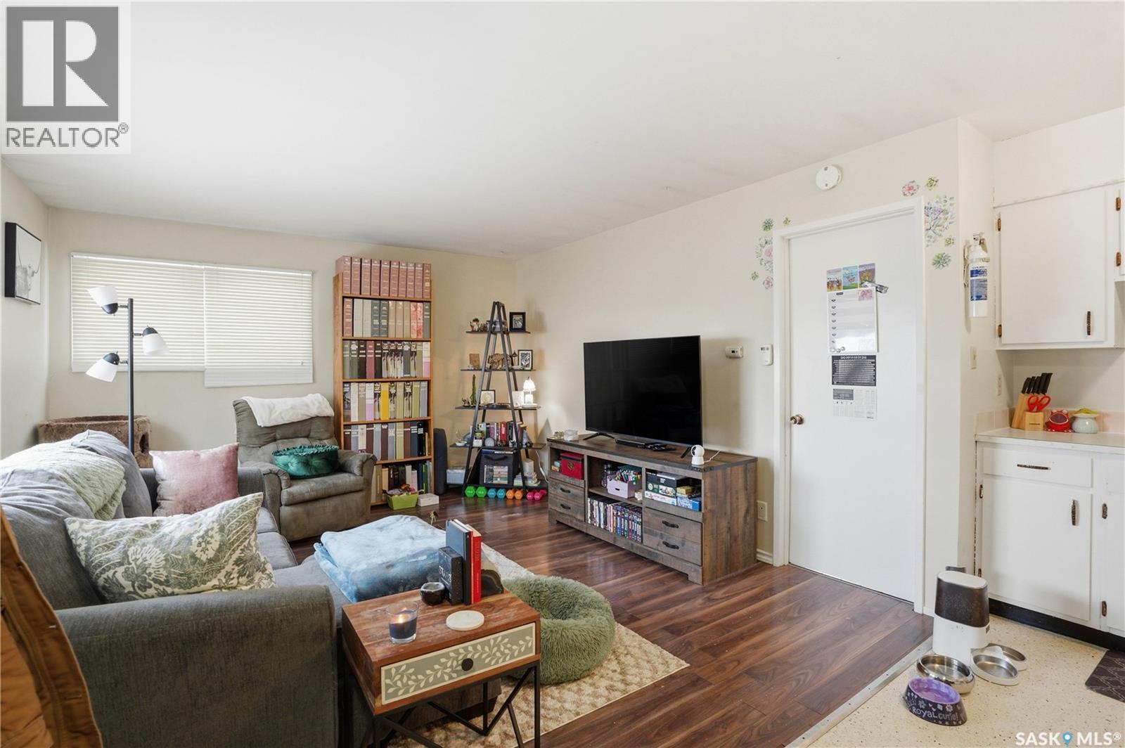 917 7TH AVENUE N - 11