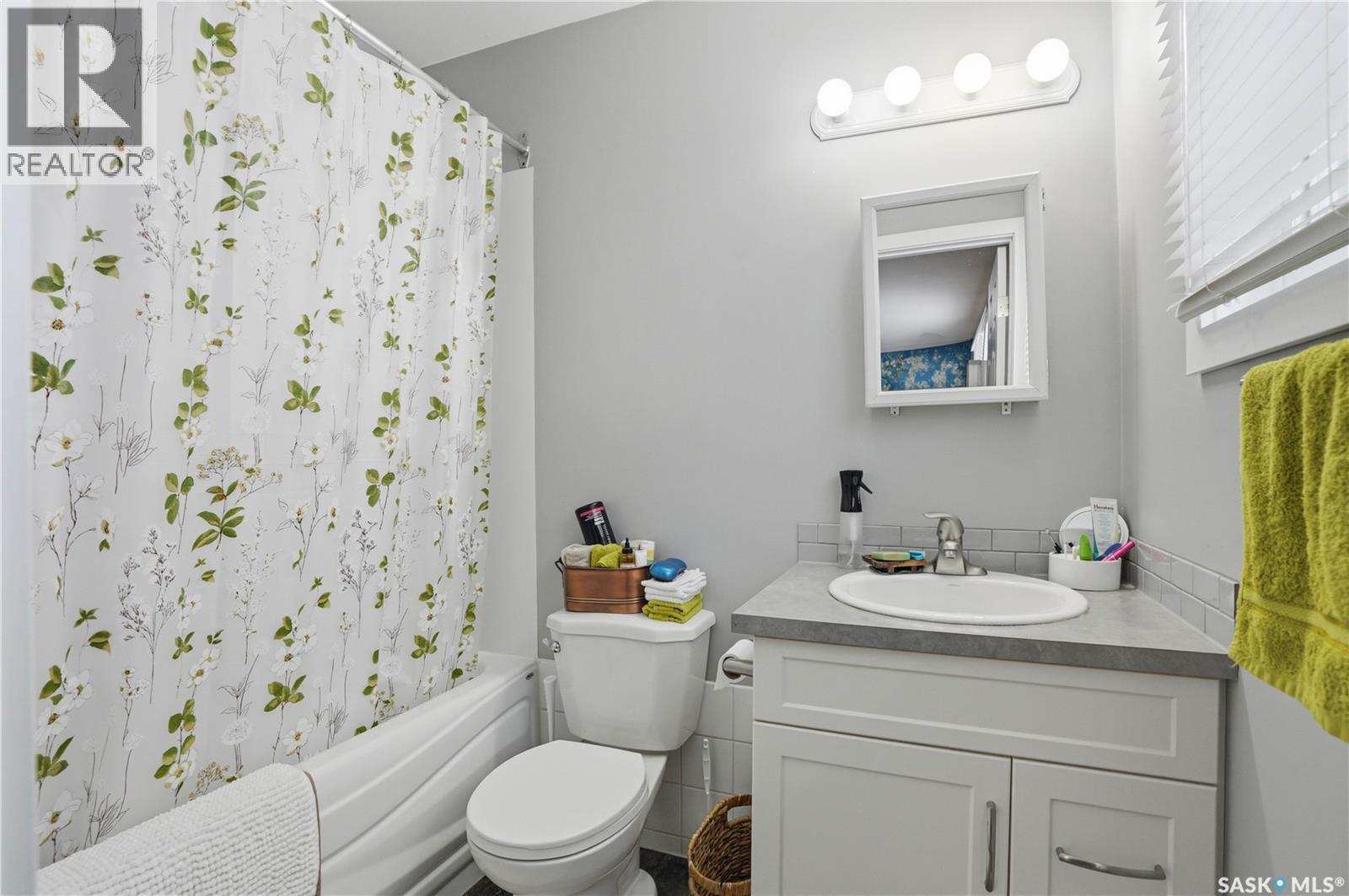 917 7TH AVENUE N - 9