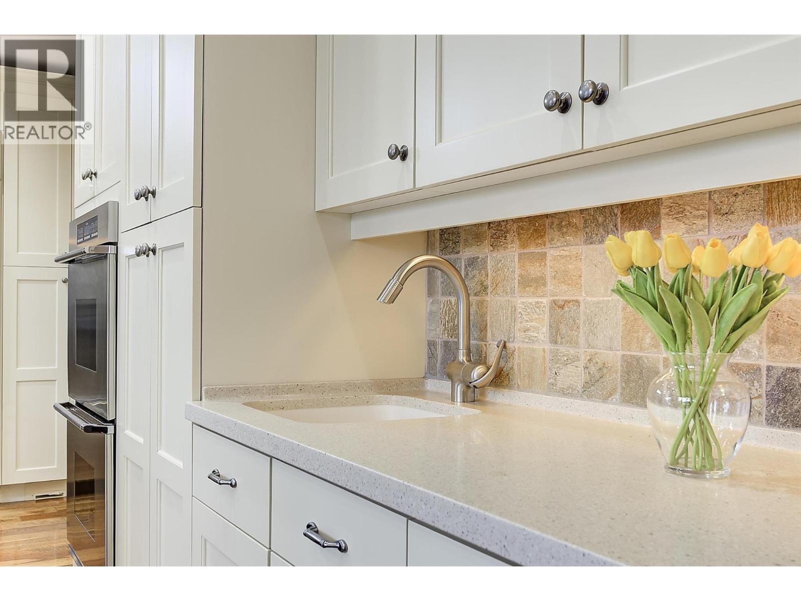  274 Knightsbridge Way, Kelowna