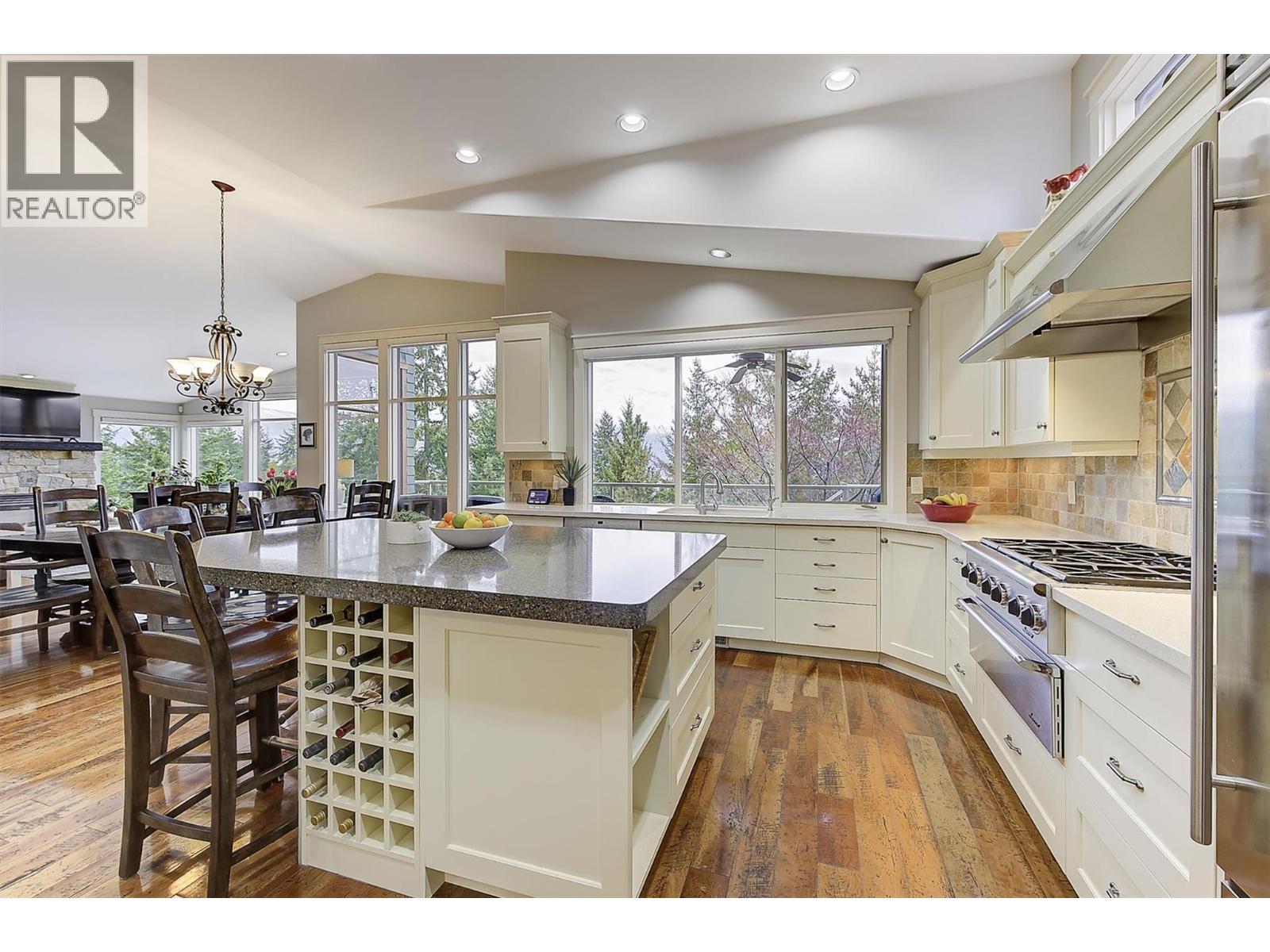  274 Knightsbridge Way, Kelowna