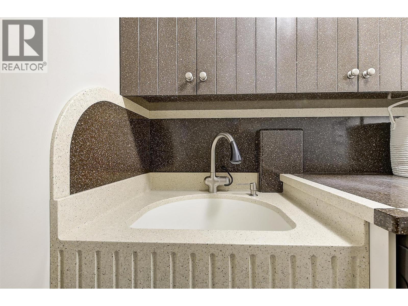  274 Knightsbridge Way, Kelowna