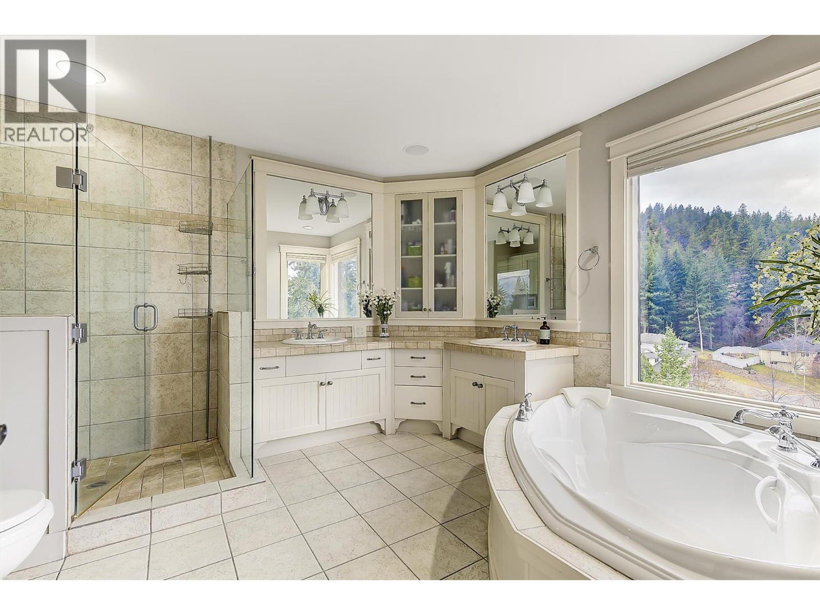  274 Knightsbridge Way, Kelowna