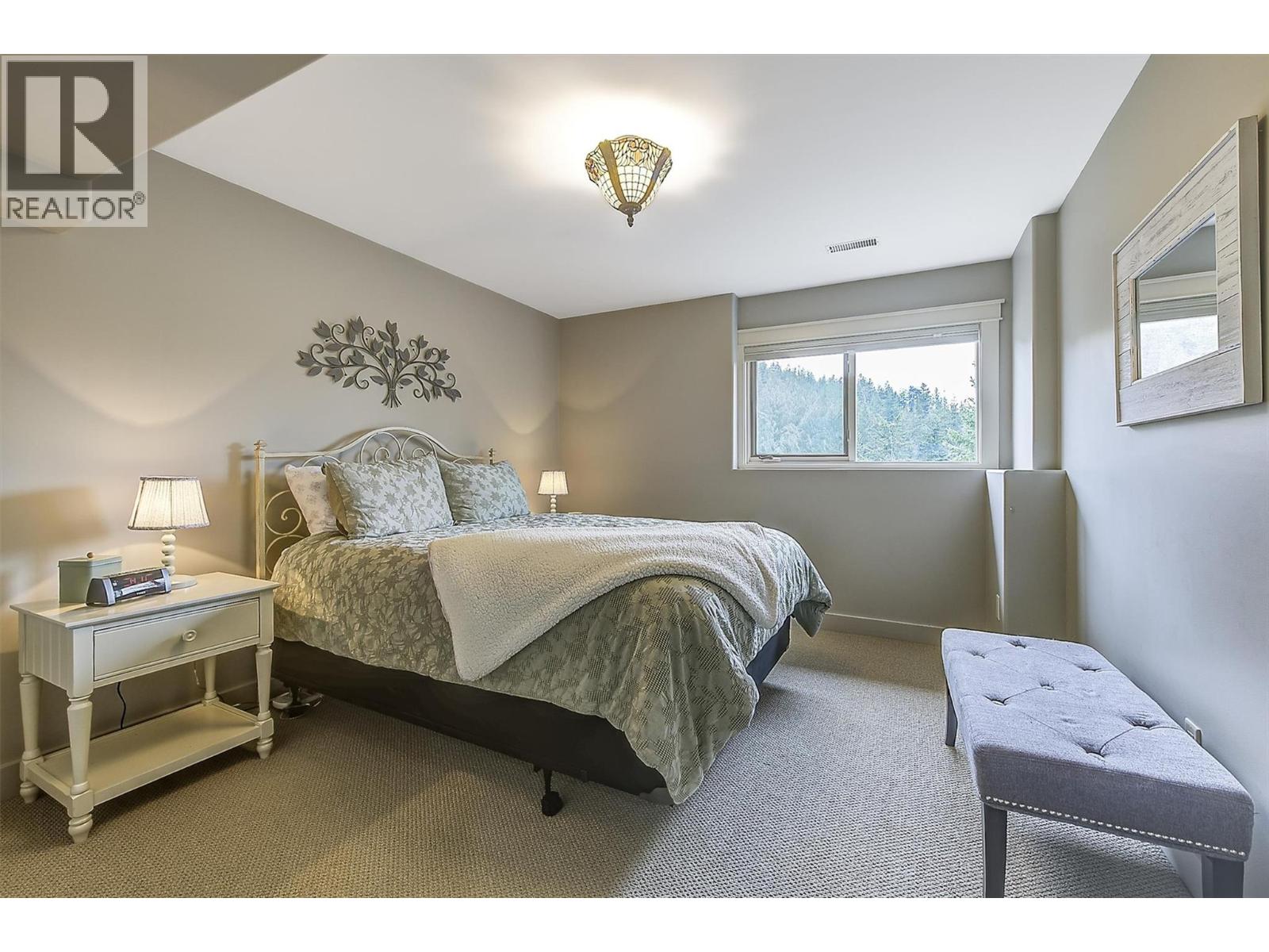  274 Knightsbridge Way, Kelowna