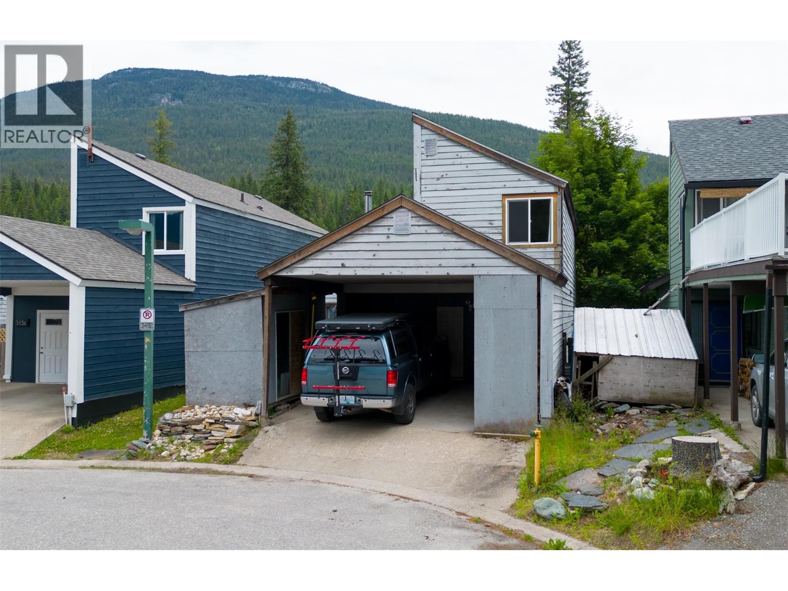1852 Corbin Place, Revelstoke