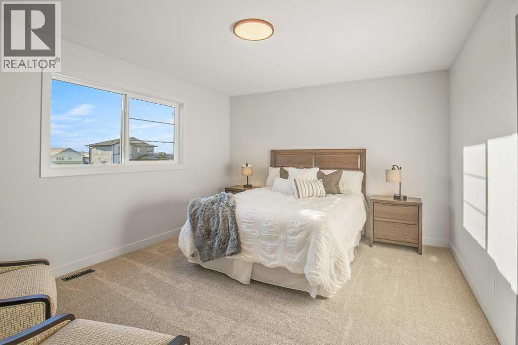 Single Family House for Sale in  Eaton Crescent Evergreen Red Deer 