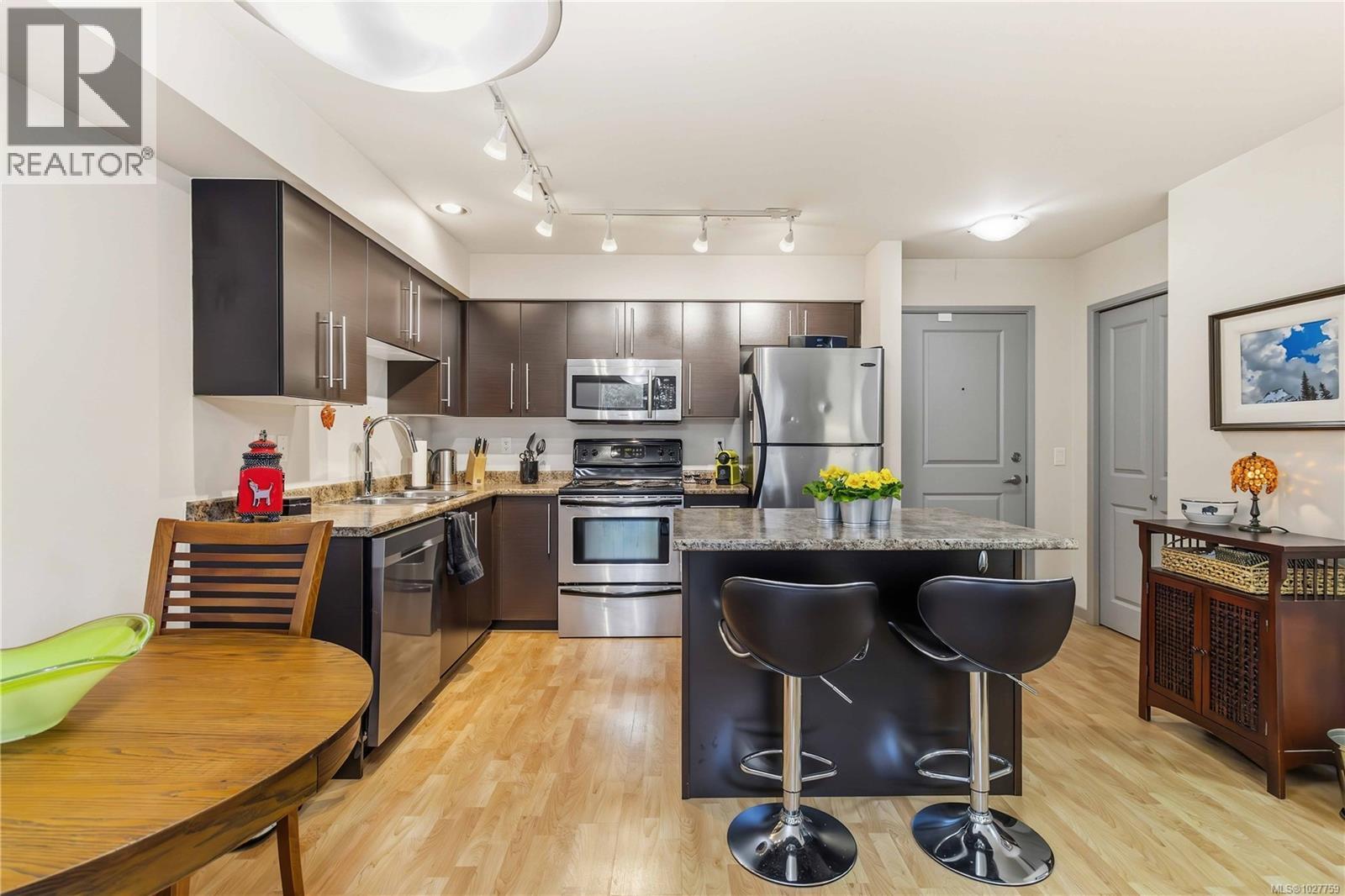 207 1618 North Dairy Road, Saanich