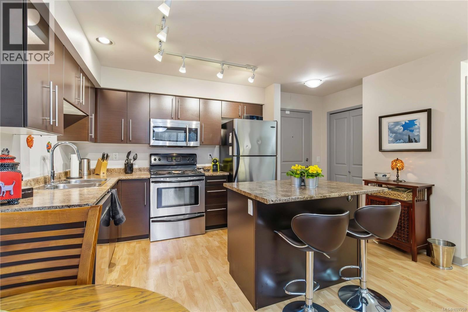 207 1618 North Dairy Road, Saanich