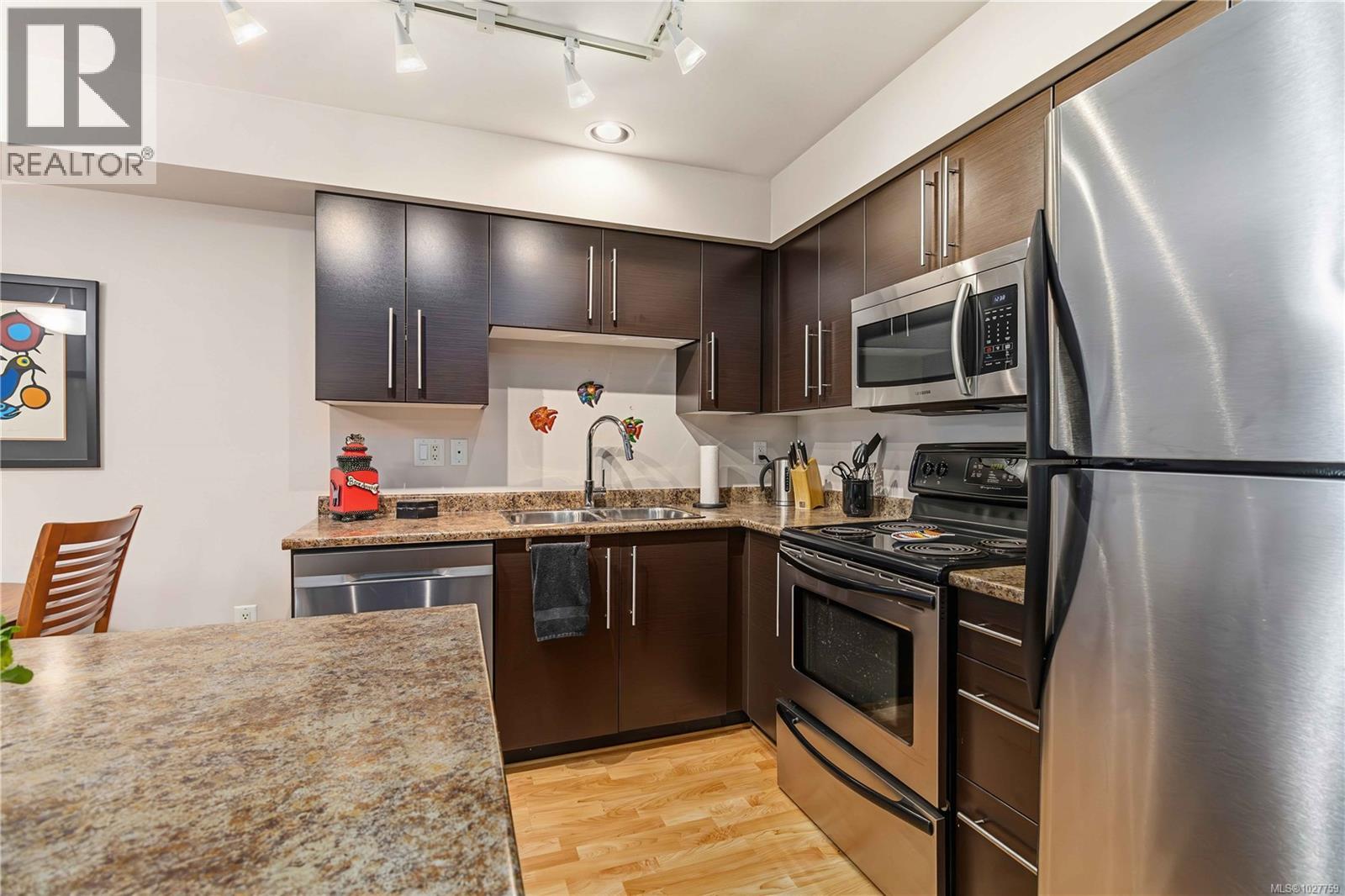 207 1618 North Dairy Road, Saanich