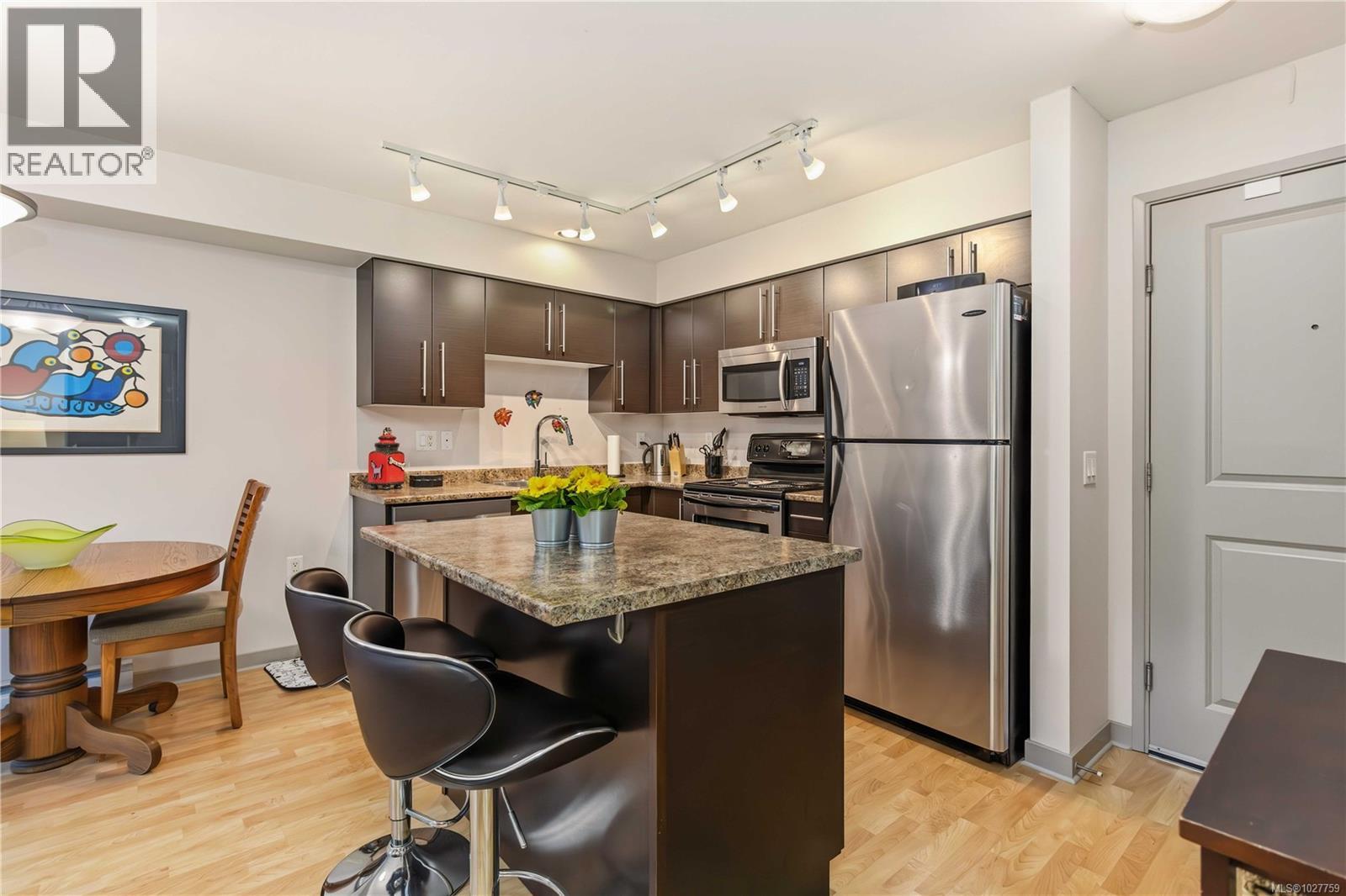 207 1618 North Dairy Road, Saanich