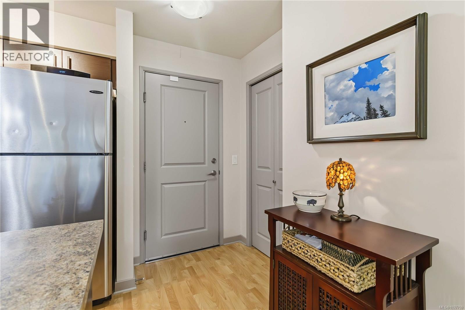 207 1618 North Dairy Road, Saanich