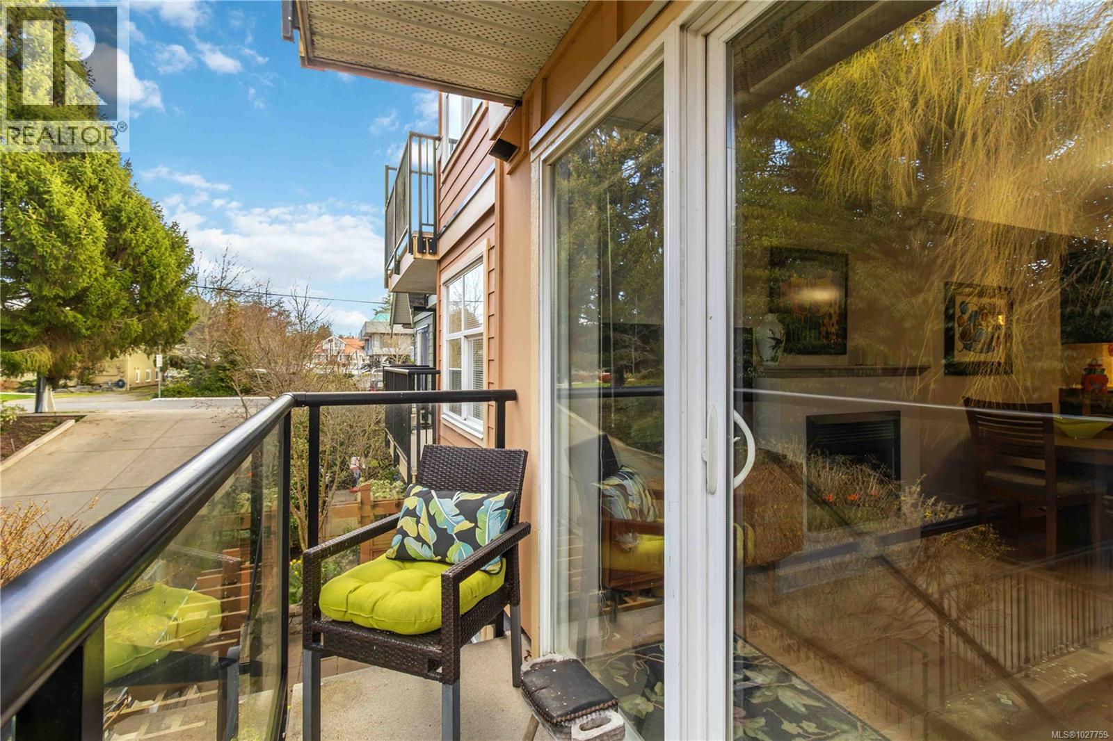 207 1618 North Dairy Road, Saanich