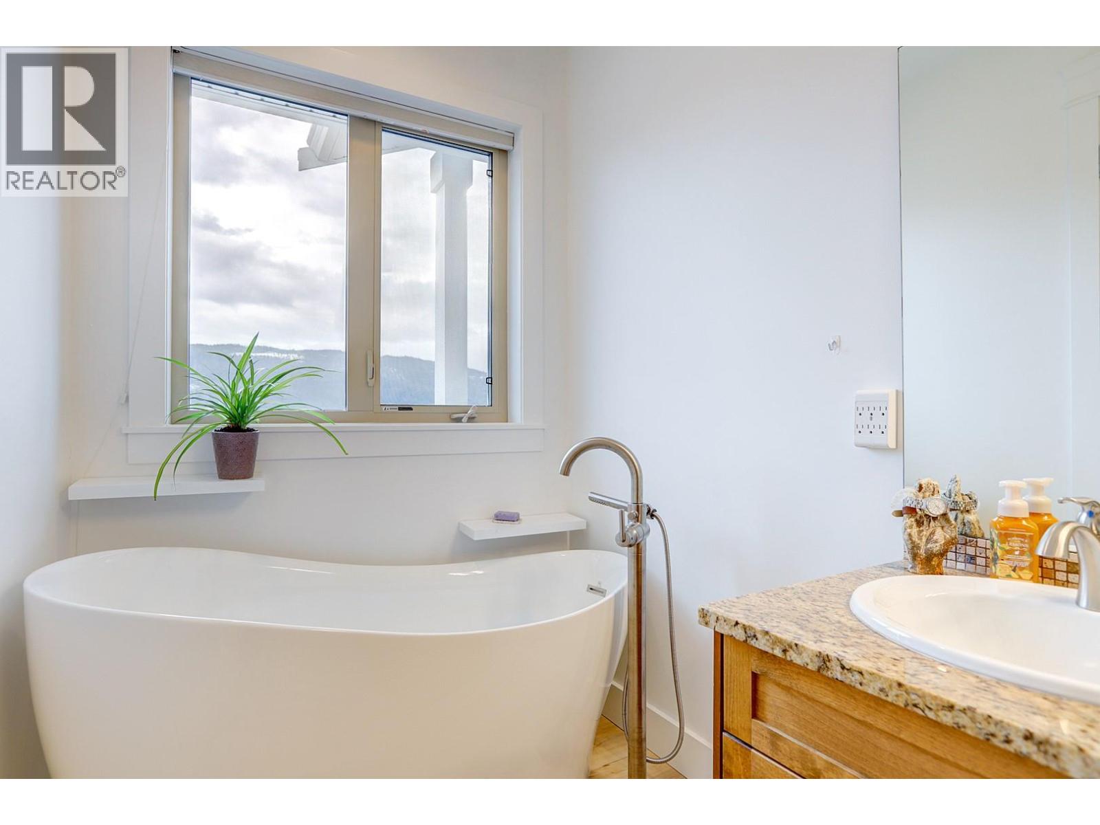 7313 Sunridge Road, Vernon