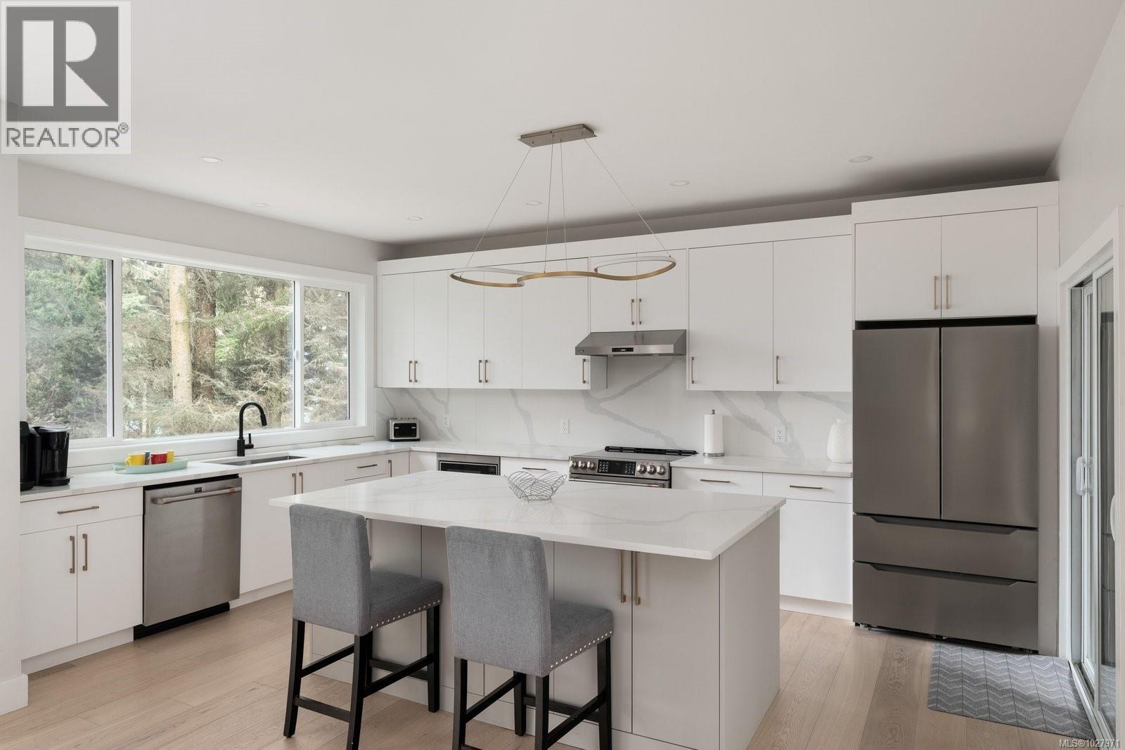 1155 Silver Spray Dr, Sooke