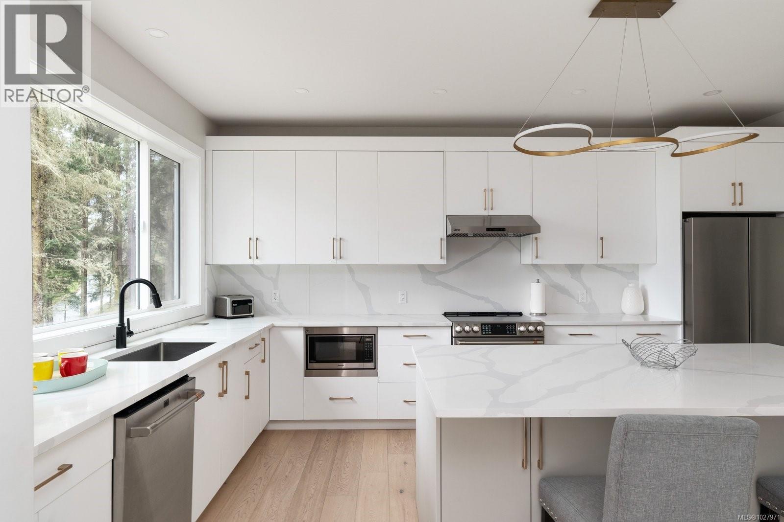 1155 Silver Spray Dr, Sooke