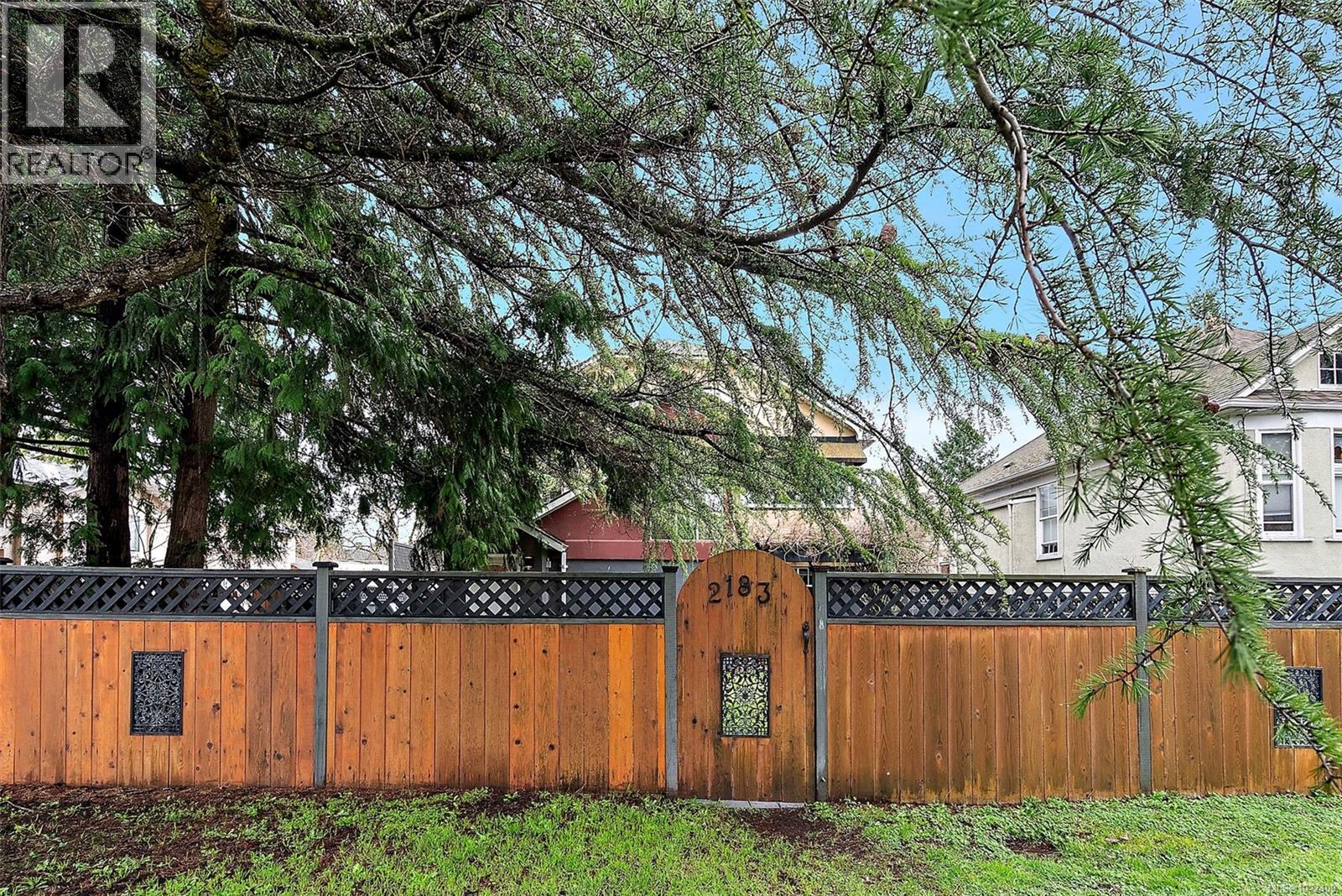  2183 Foul Bay Road, Oak Bay