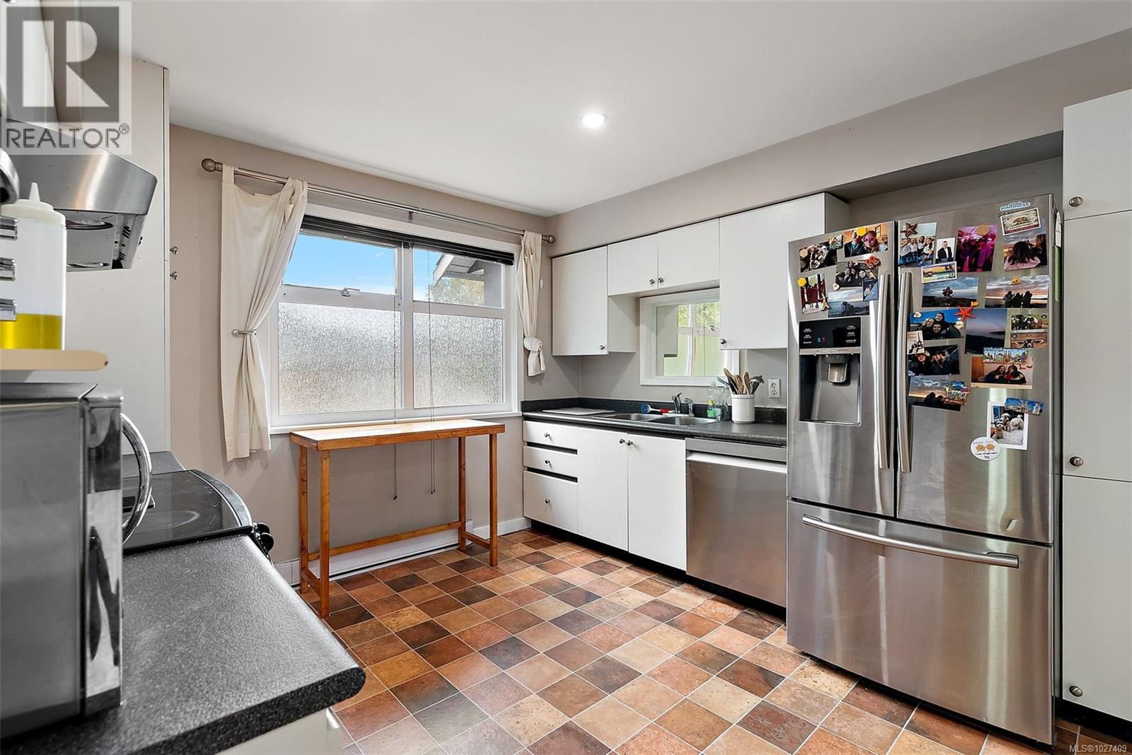  2183 Foul Bay Road, Oak Bay