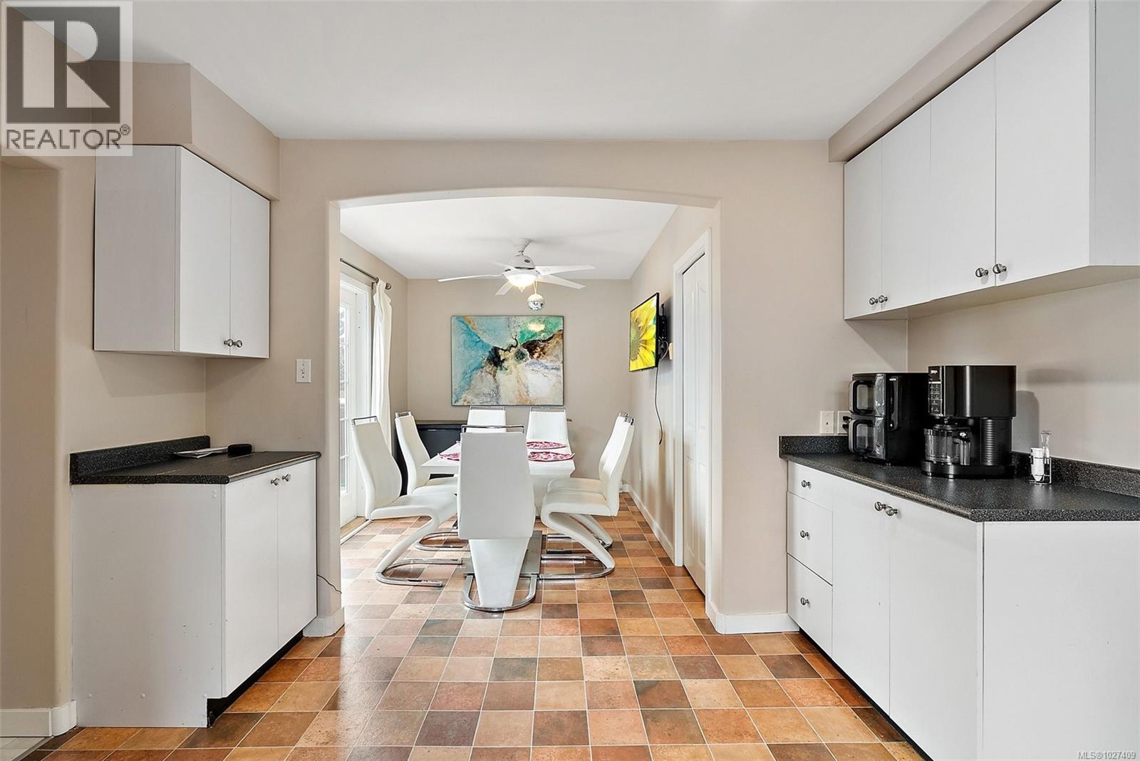  2183 Foul Bay Road, Oak Bay