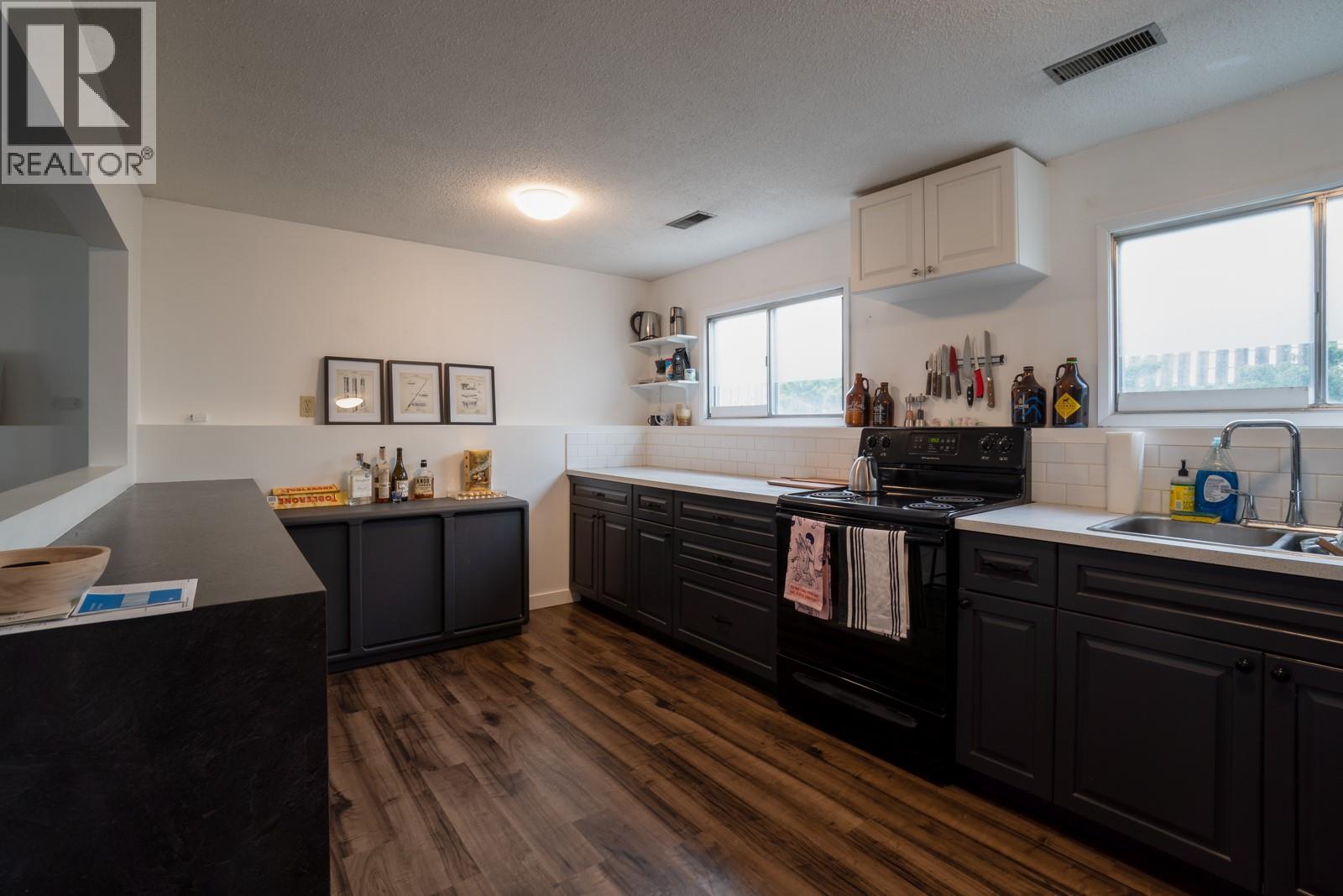  927 Fuller Avenue, Kelowna