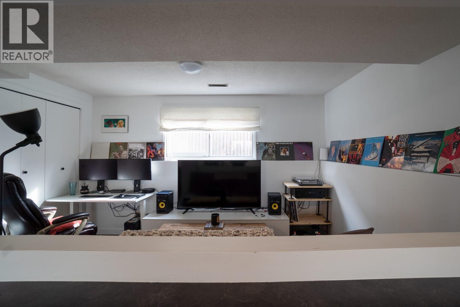  927 Fuller Avenue, Kelowna