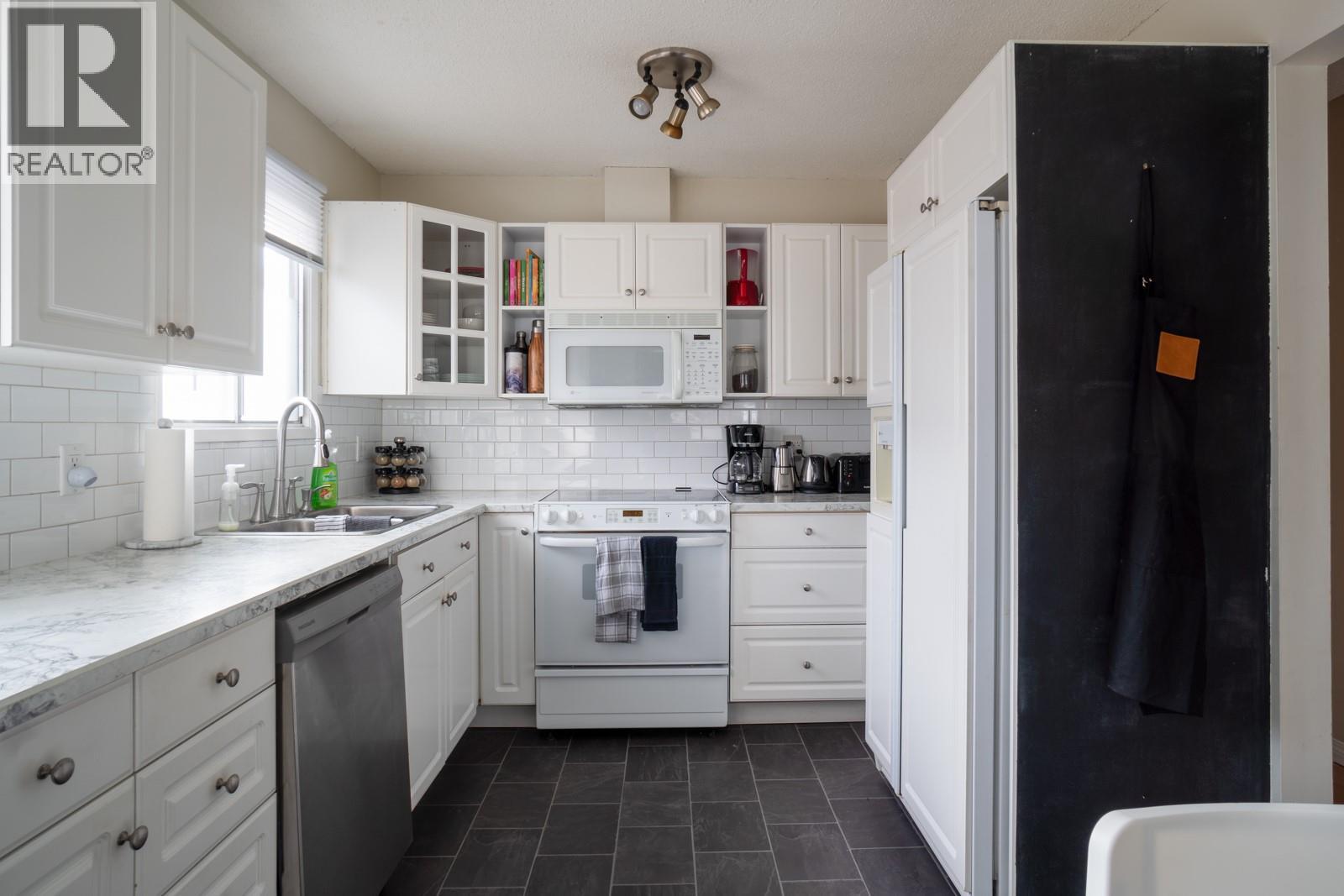  927 Fuller Avenue, Kelowna