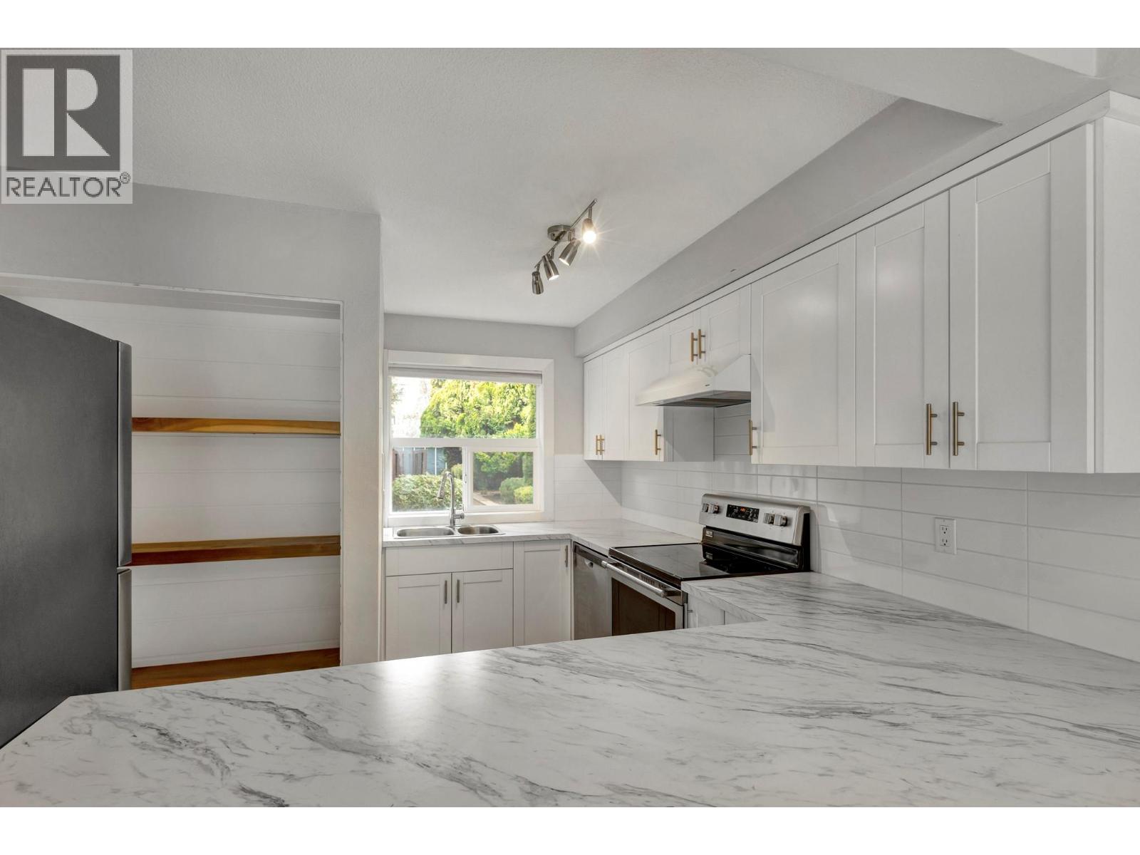 4 1255 Bernard Avenue, Kelowna