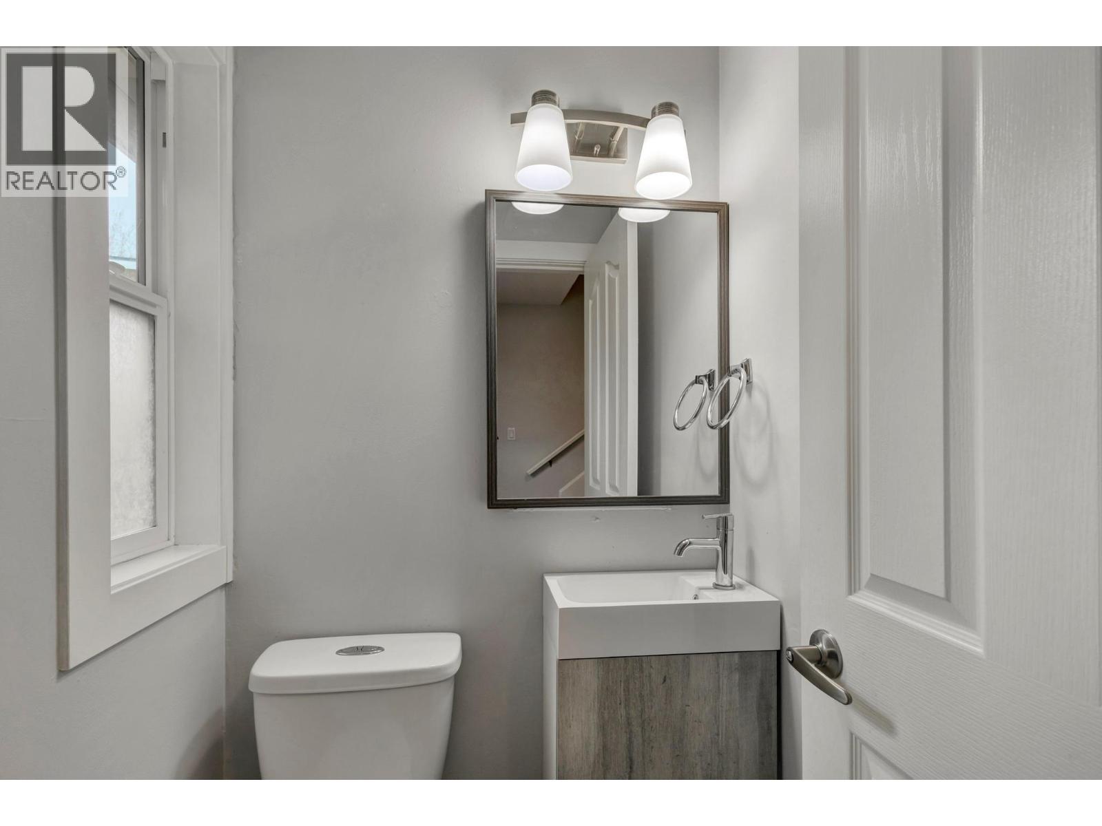 4 1255 Bernard Avenue, Kelowna