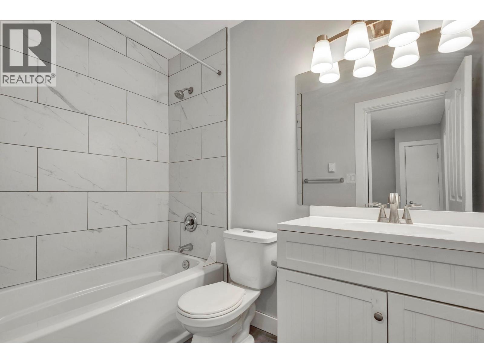 4 1255 Bernard Avenue, Kelowna