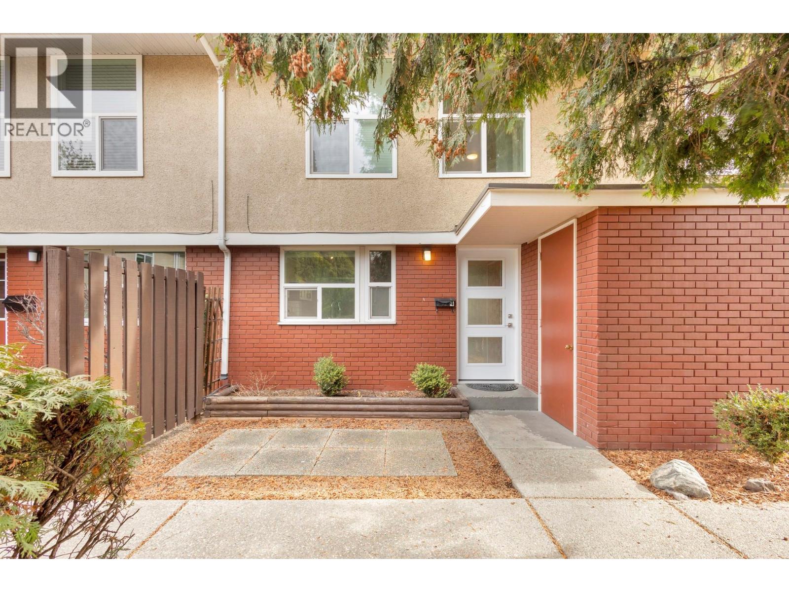 4 1255 Bernard Avenue, Kelowna