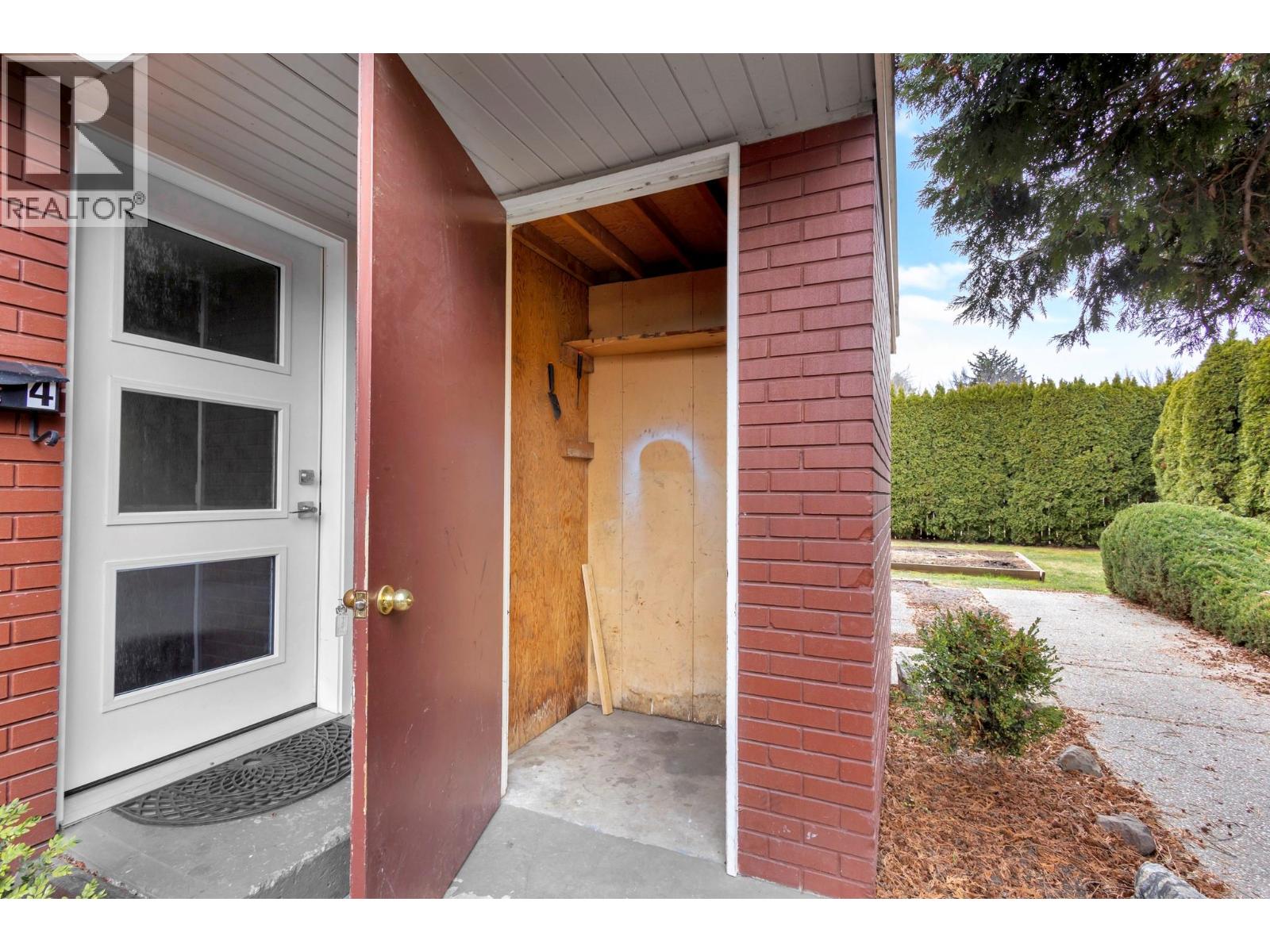 4 1255 Bernard Avenue, Kelowna