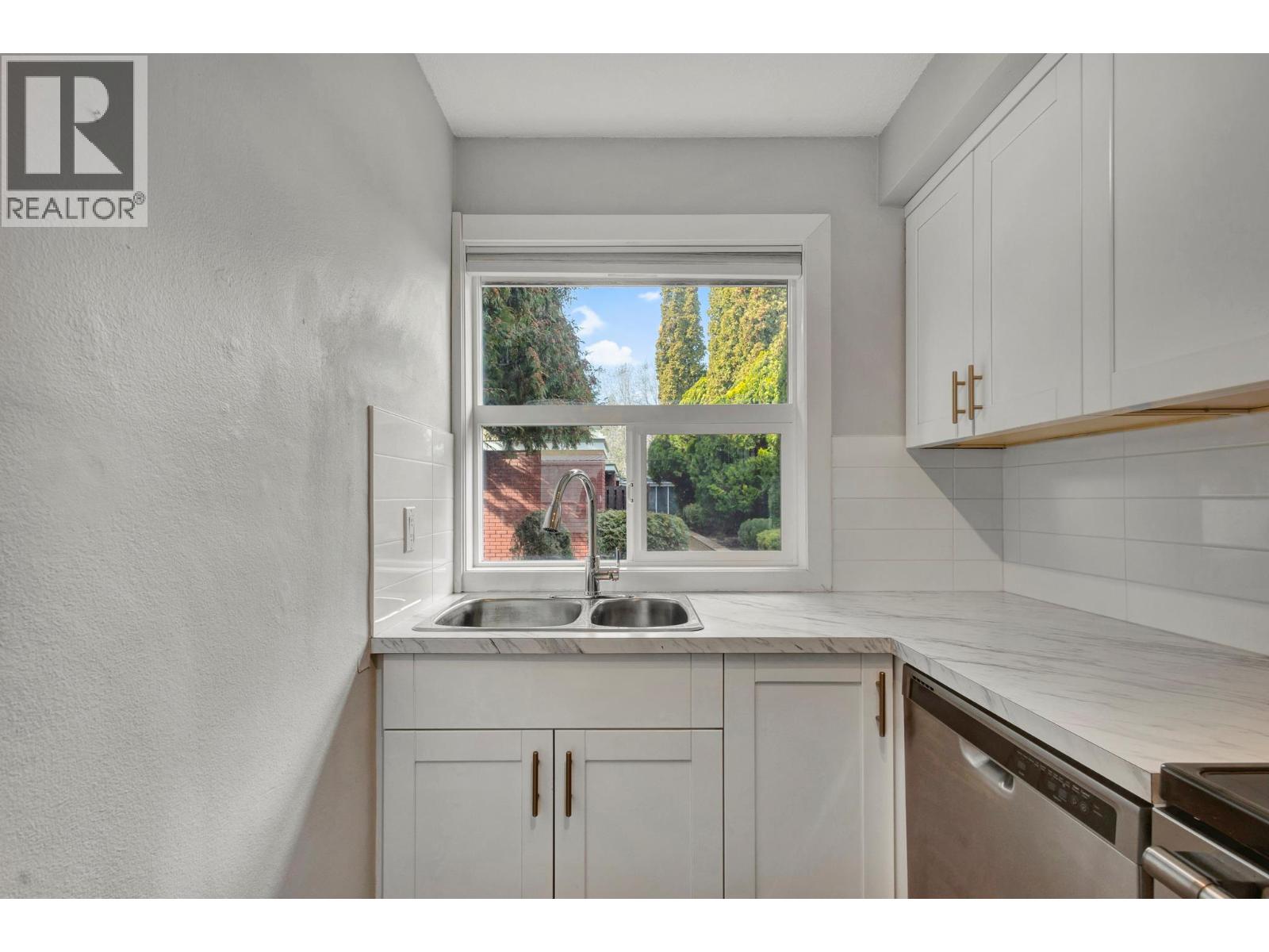 4 1255 Bernard Avenue, Kelowna