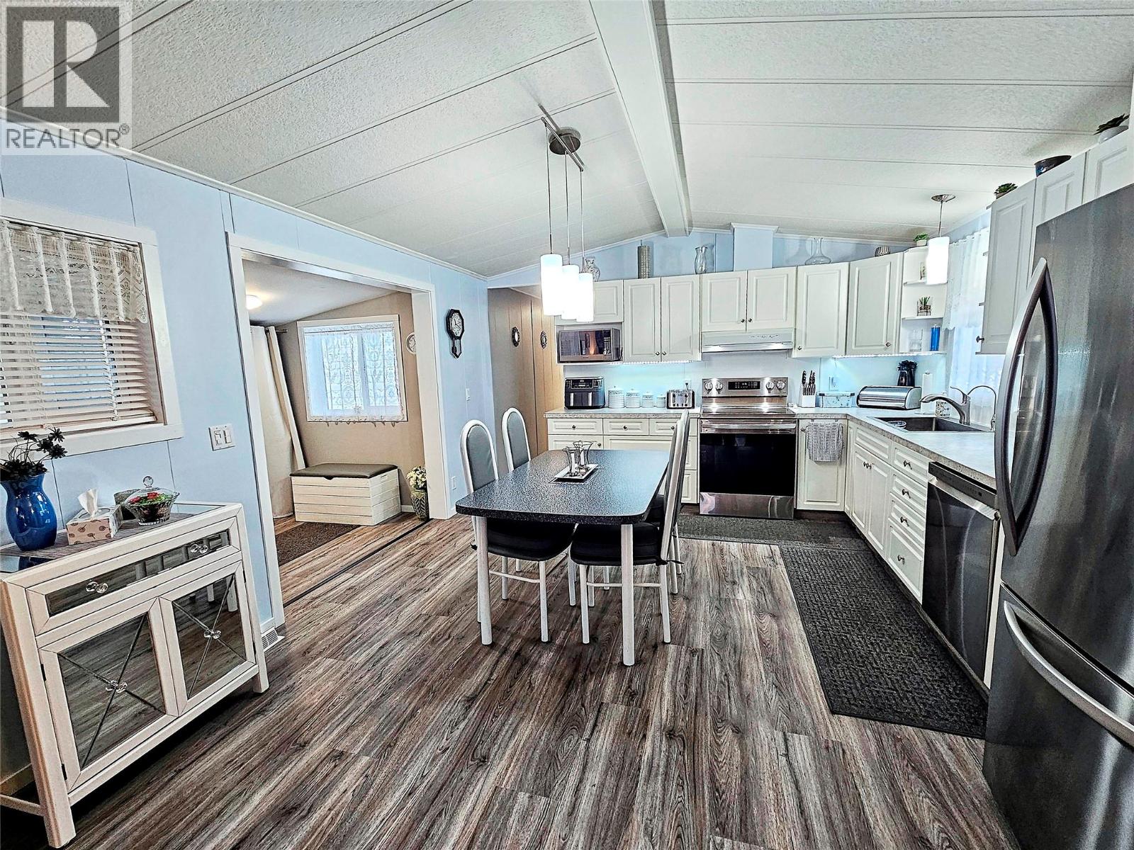 1601 COLUMBIA Avenue Unit# 9, Castlegar