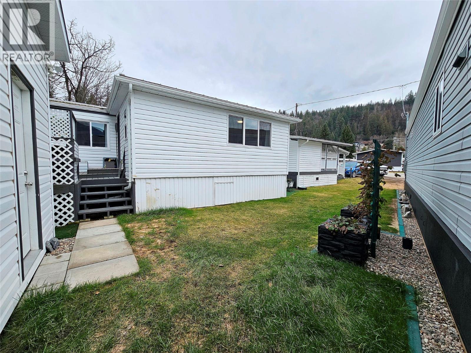 1601 COLUMBIA Avenue Unit# 9, Castlegar
