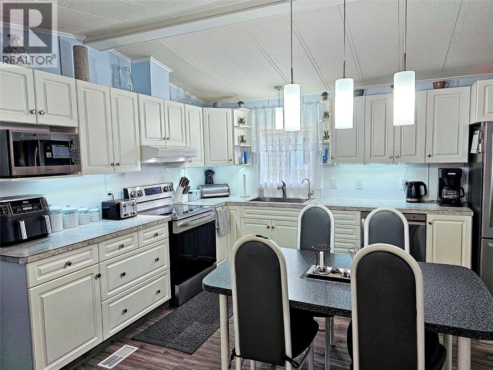 1601 COLUMBIA Avenue Unit# 9, Castlegar