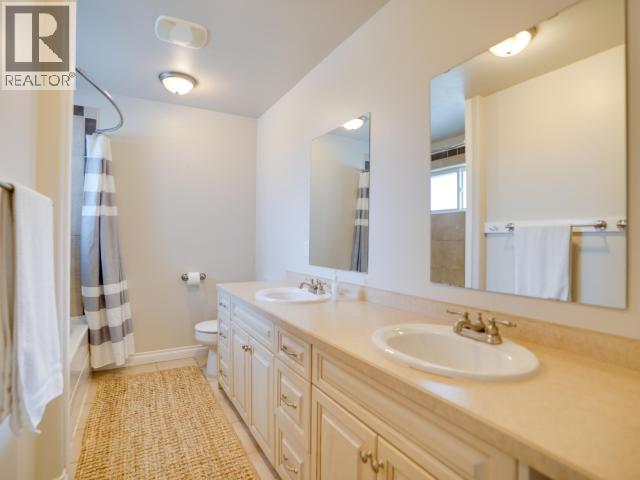 7160 KEMANO STREET, Powell River