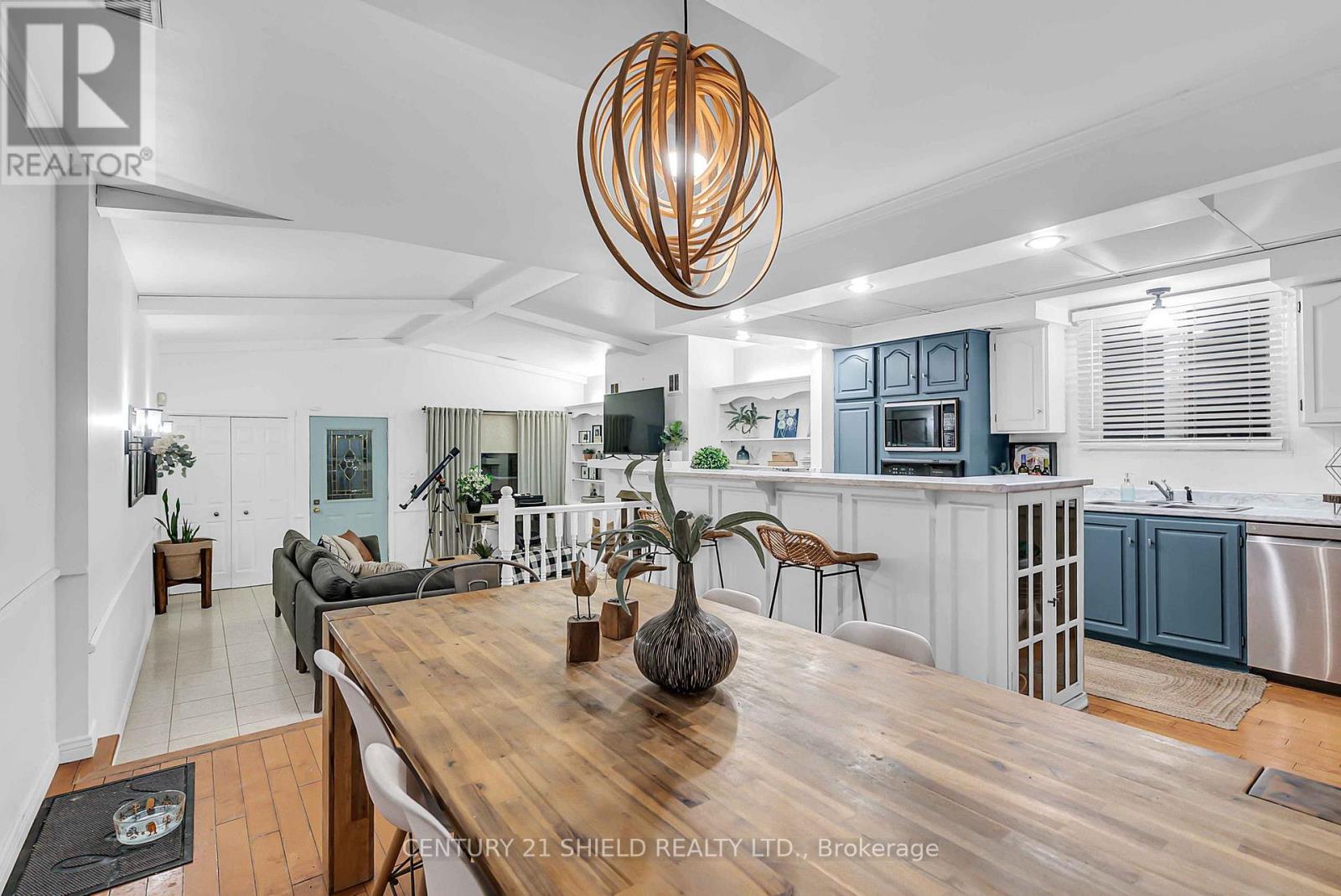 kitchen & dining area