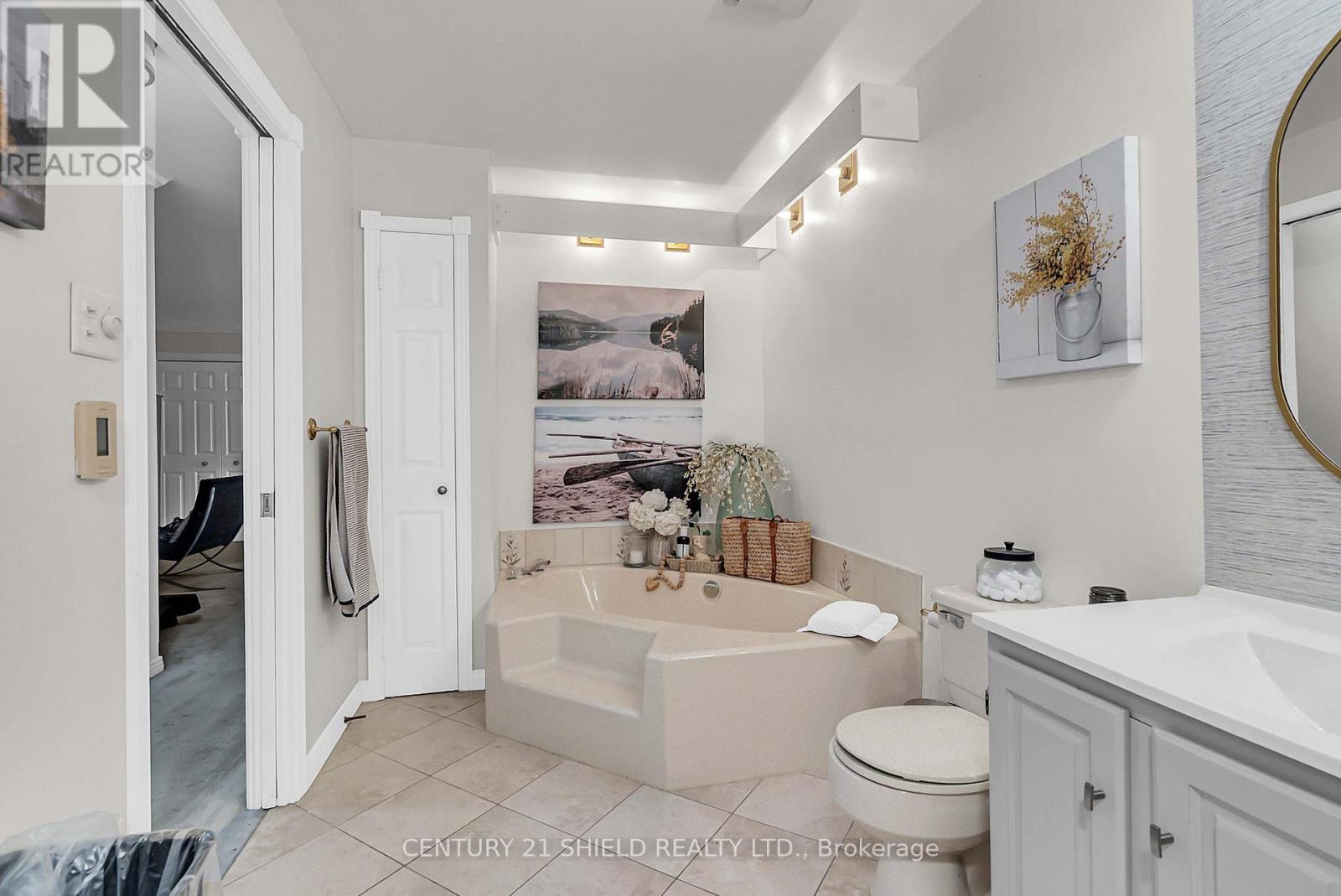 5-pc bathroom with laundry in closet