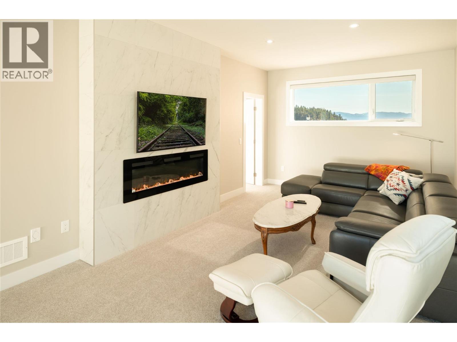  274 Summer Wood Drive, Kelowna