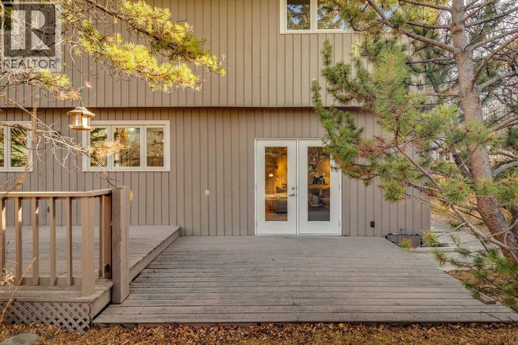 
          3335 OAKWOOD Drive Southwest
            <br/>
            <span>Calgary</span>
            , 
            <span>AB</span>
             <span>T2V4V6</span>
         - Photo 41