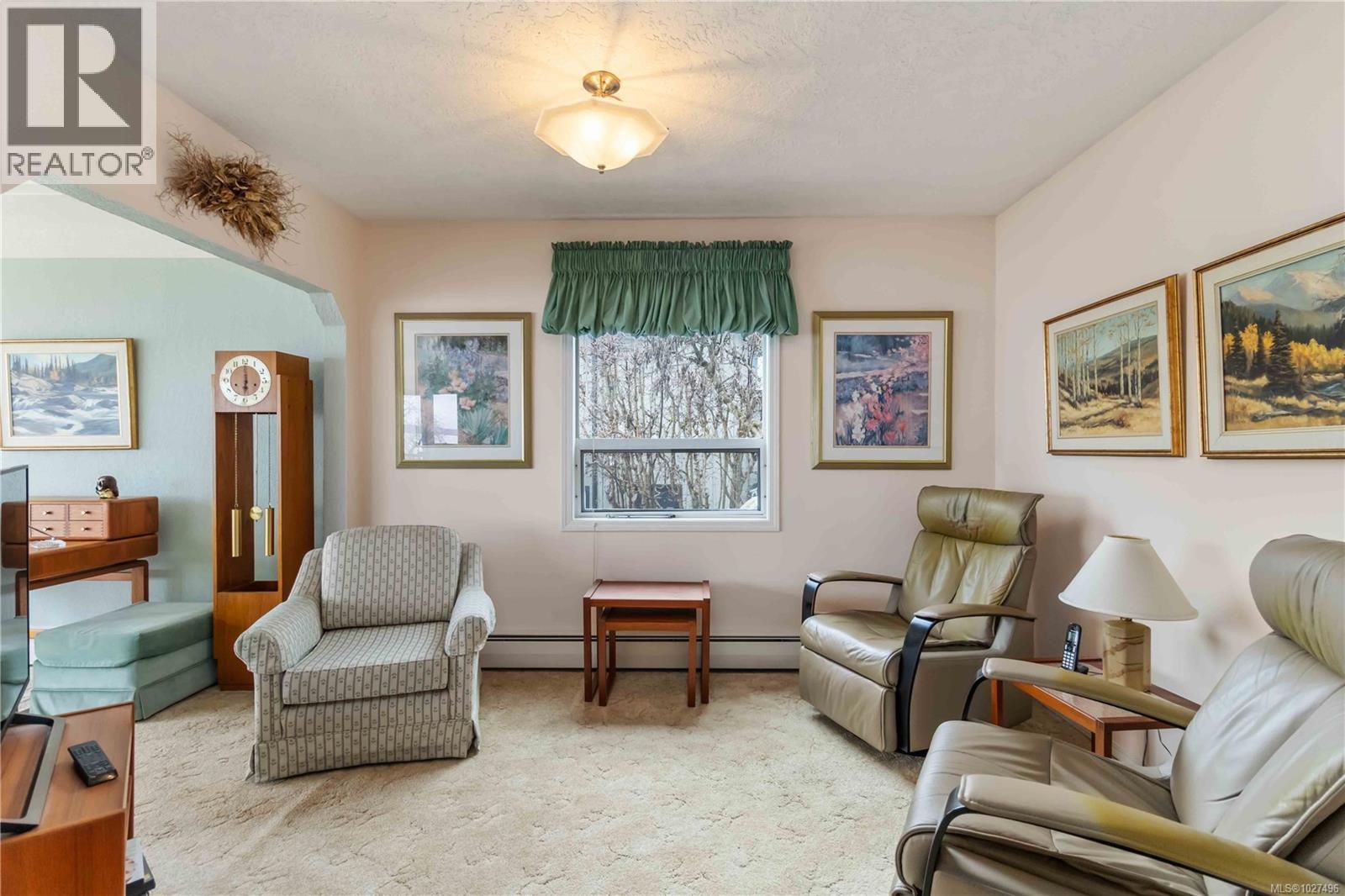  8503 Lochside Drive, North Saanich