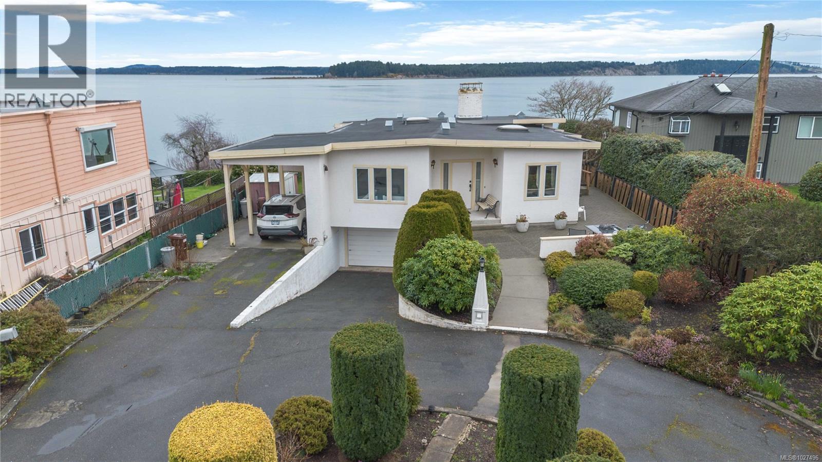  8503 Lochside Drive, North Saanich