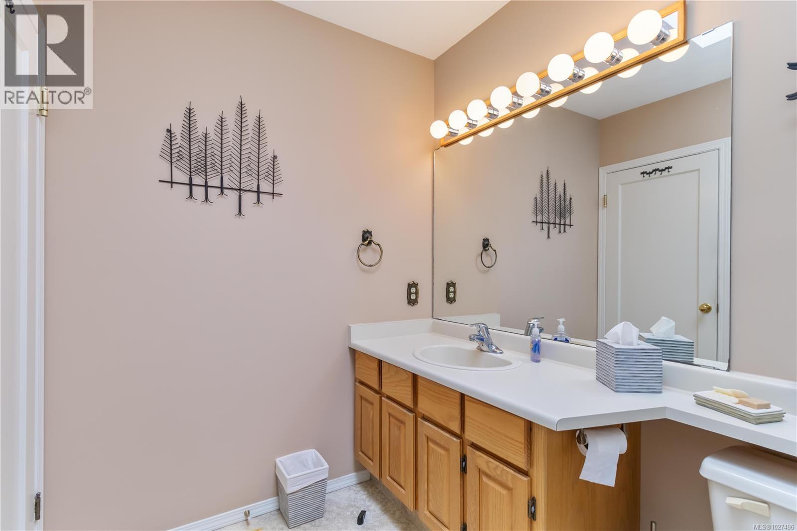  8503 Lochside Drive, North Saanich