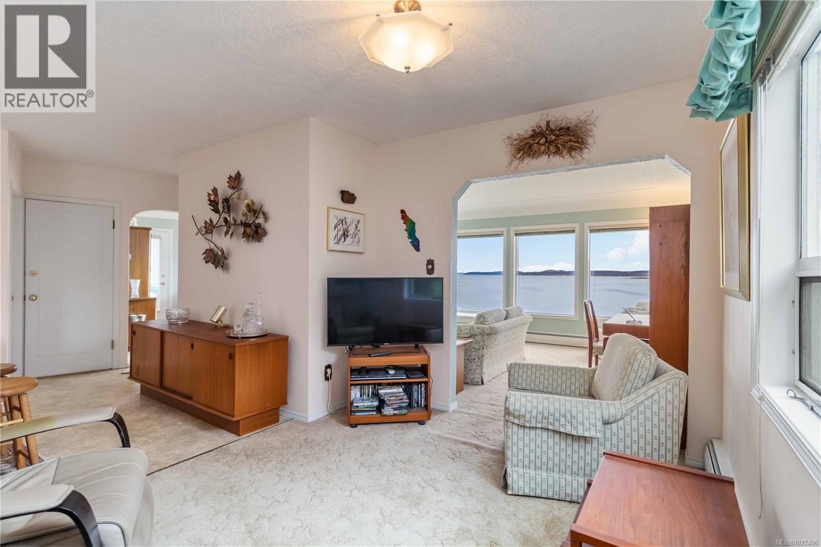  8503 Lochside Drive, North Saanich