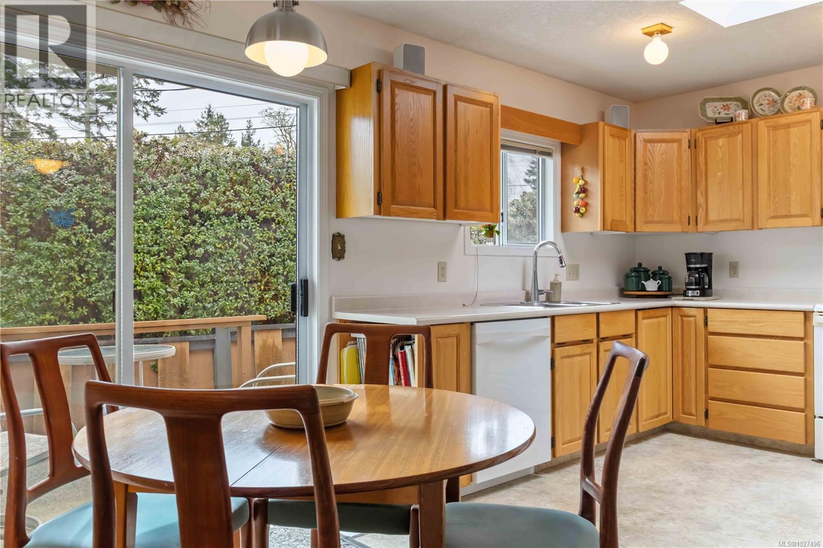  8503 Lochside Drive, North Saanich