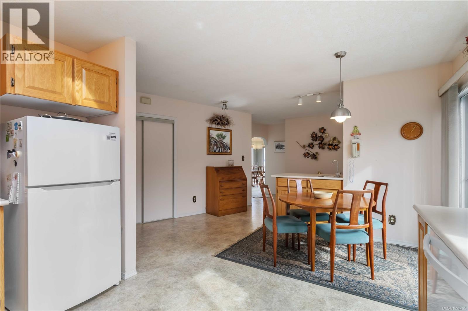  8503 Lochside Drive, North Saanich