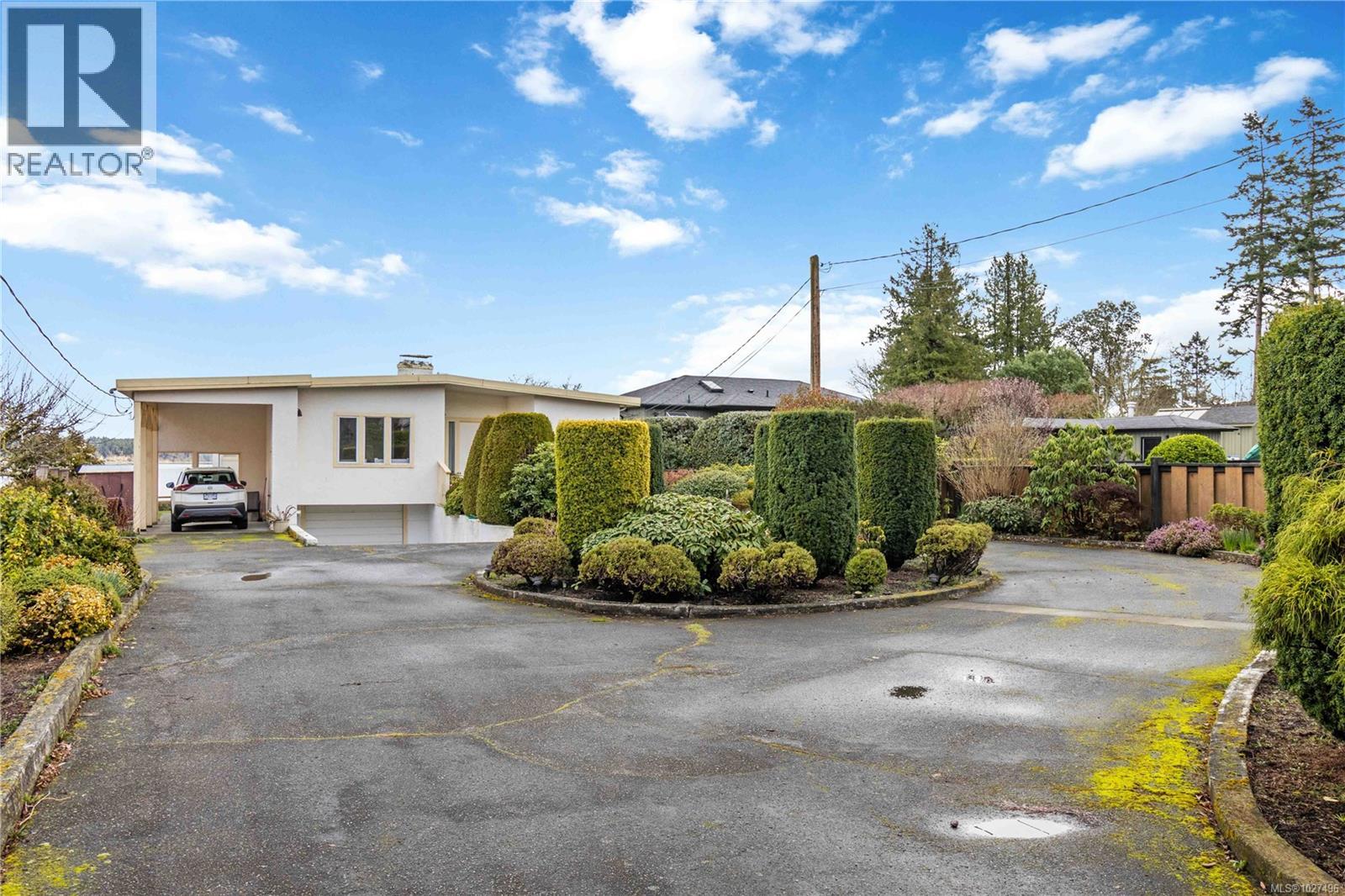  8503 Lochside Drive, North Saanich