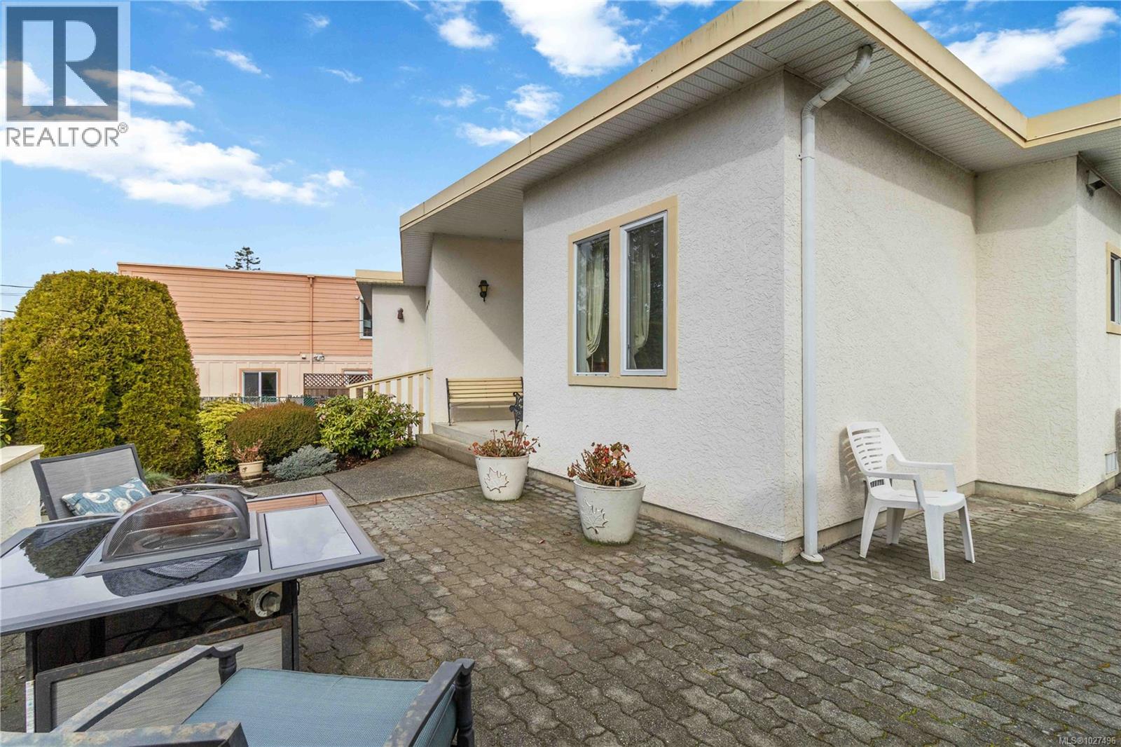  8503 Lochside Drive, North Saanich